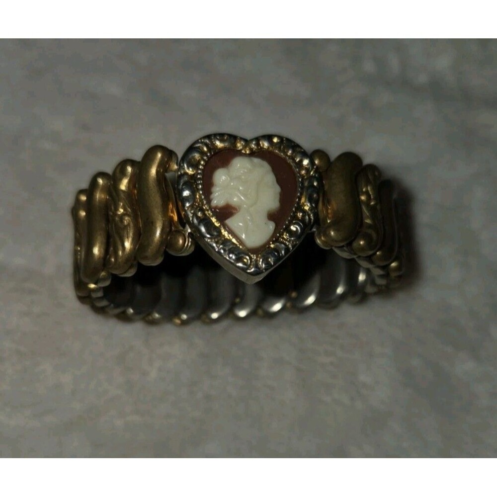 Vintage Gold-Tone Stretch Sweetheart Bracelet Heart Cameo
